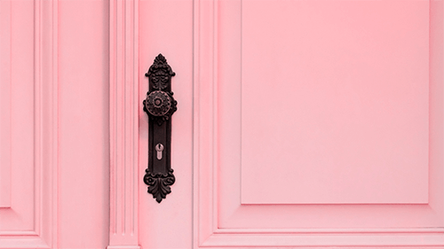 Отделка для входных дверей розовая